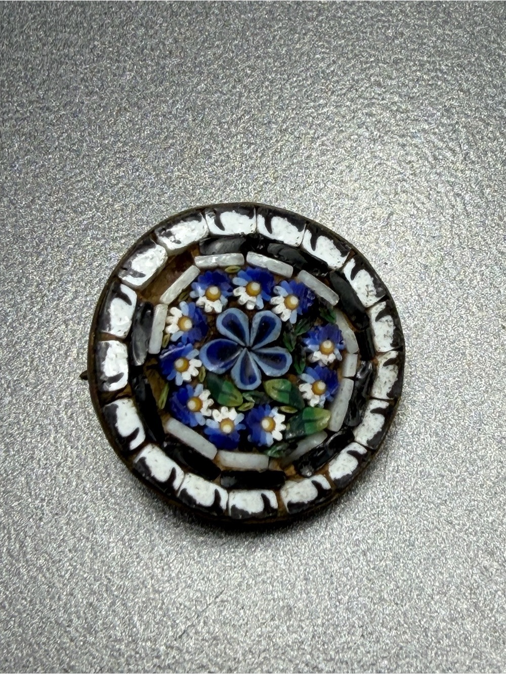🙈2/$40 Vintage Blue Floral Mosaic Brooch